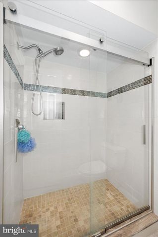 10101 LLOYD RD, Potomac, MD 20854