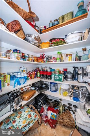 10101 LLOYD RD, Potomac, MD 20854