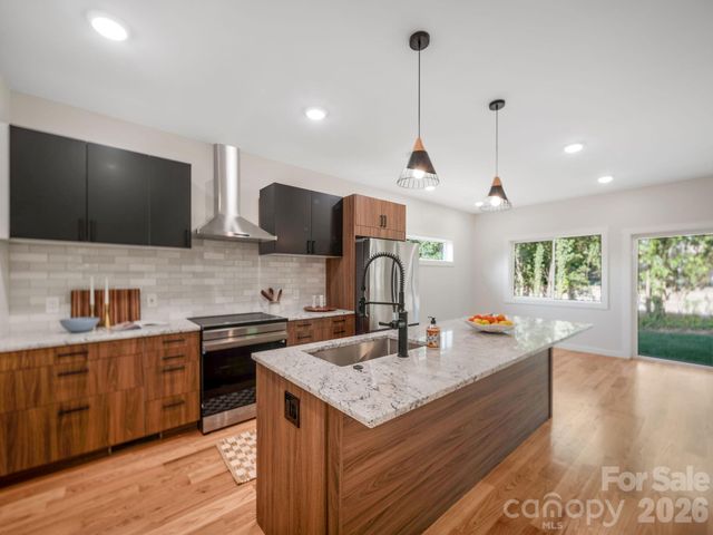 14 Da Vinci Court, Asheville, NC 28806