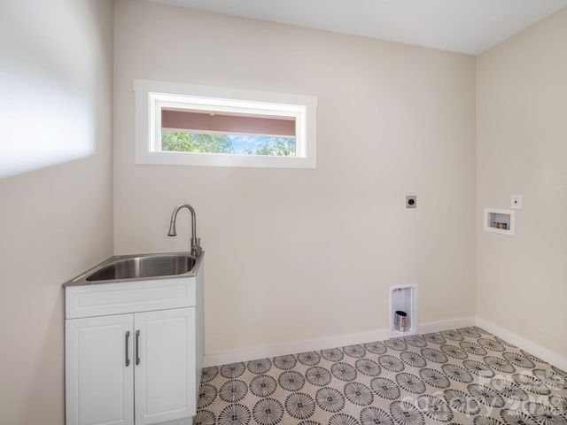 14 Da Vinci Court, Asheville, NC 28806