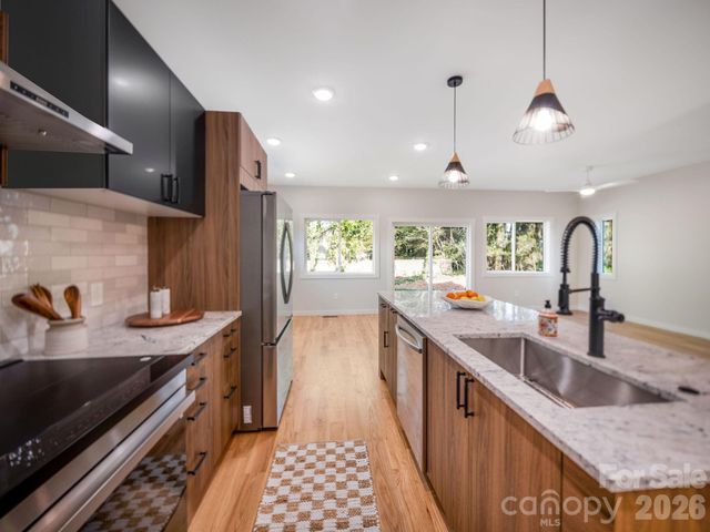 14 Da Vinci Court, Asheville, NC 28806