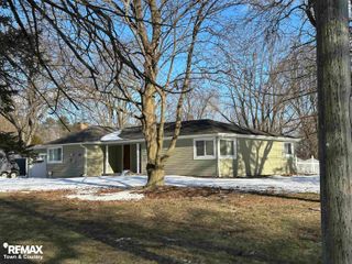 1137 S Graham Road, Flint, MI 48532