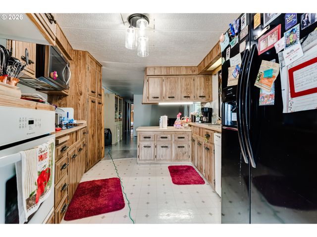 1225 W 10TH Ave 18, Junction City, OR 97448