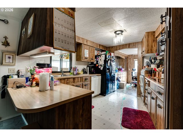 1225 W 10TH Ave 18, Junction City, OR 97448