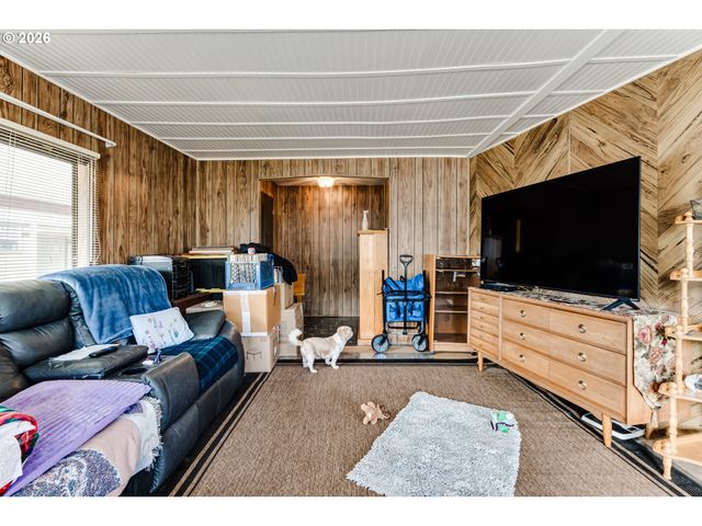 1225 W 10TH Ave 18, Junction City, OR 97448