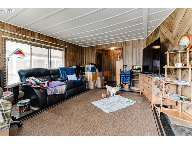 1225 W 10TH Ave 18, Junction City, OR 97448