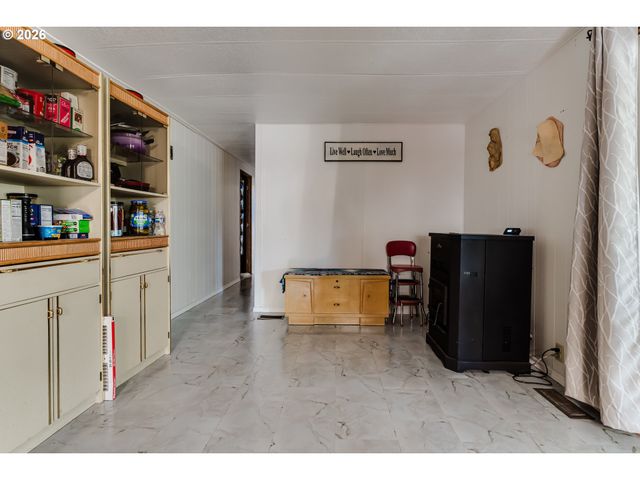 1225 W 10TH Ave 18, Junction City, OR 97448