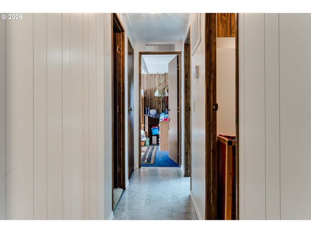1225 W 10TH Ave 18, Junction City, OR 97448