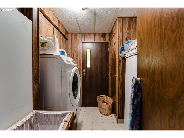 1225 W 10TH Ave 18, Junction City, OR 97448