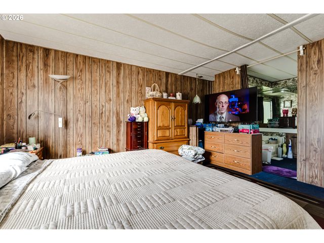 1225 W 10TH Ave 18, Junction City, OR 97448