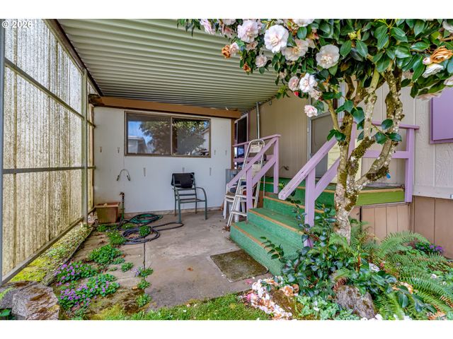 1225 W 10TH Ave 18, Junction City, OR 97448