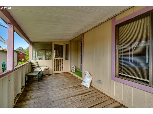 1225 W 10TH Ave 18, Junction City, OR 97448
