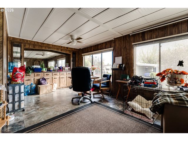 1225 W 10TH Ave 18, Junction City, OR 97448