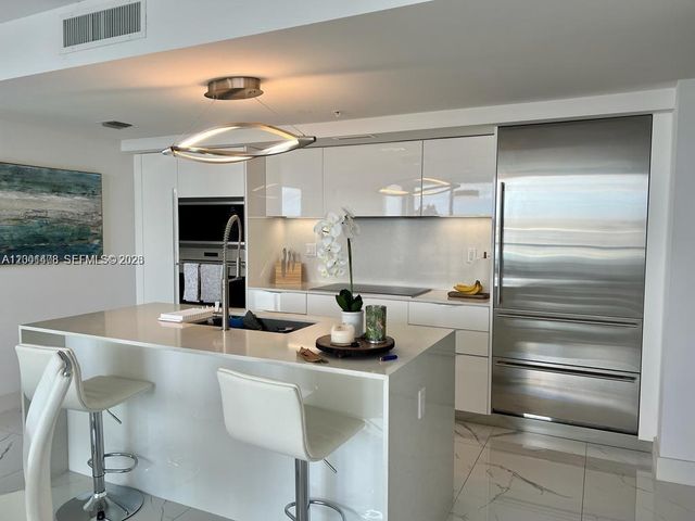 9521 E Bay Harbor Dr 801, Bay Harbor Islands, FL 33154