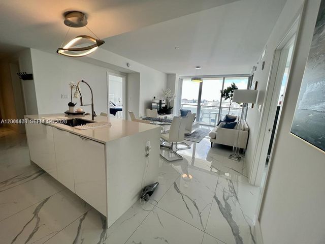 9521 E Bay Harbor Dr 801, Bay Harbor Islands, FL 33154