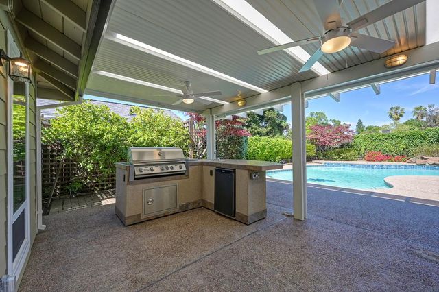 9317 Dovewood Ct, Orangevale, CA 95662