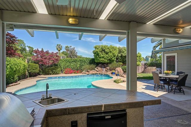 9317 Dovewood Ct, Orangevale, CA 95662