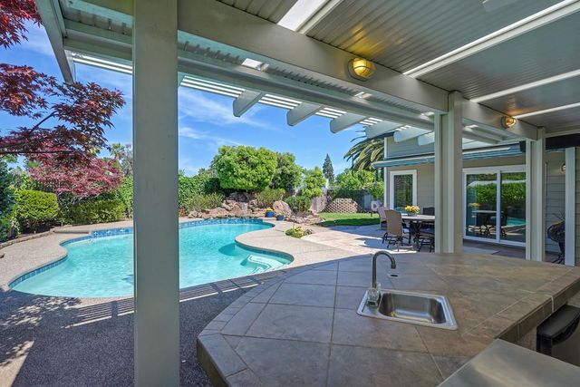 9317 Dovewood Ct, Orangevale, CA 95662