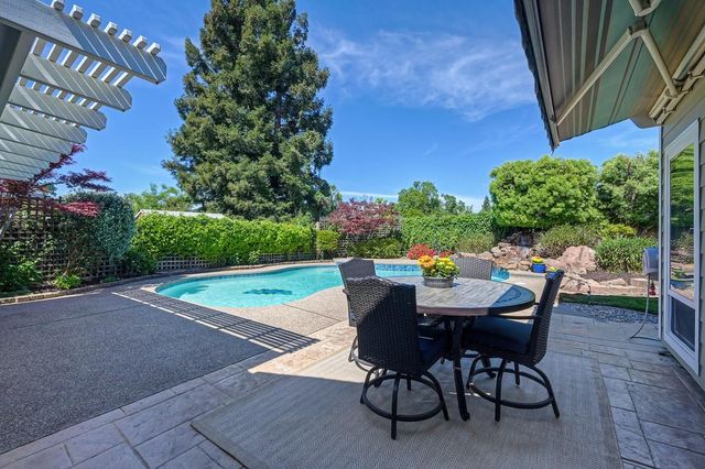 9317 Dovewood Ct, Orangevale, CA 95662