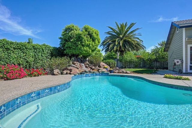 9317 Dovewood Ct, Orangevale, CA 95662