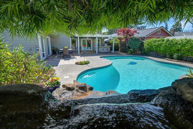 9317 Dovewood Ct, Orangevale, CA 95662