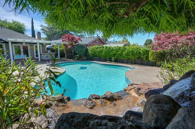 9317 Dovewood Ct, Orangevale, CA 95662