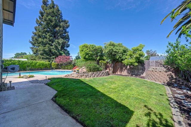 9317 Dovewood Ct, Orangevale, CA 95662