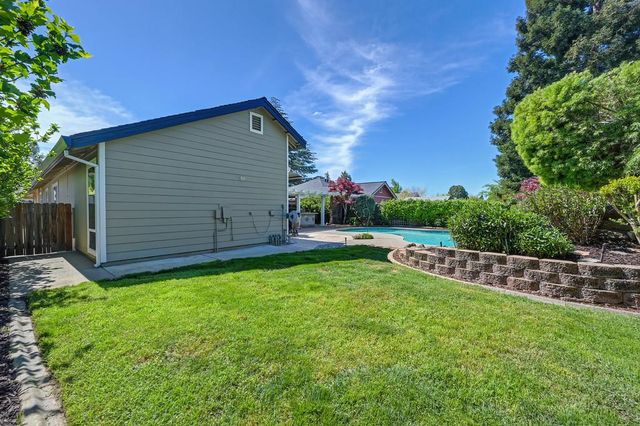 9317 Dovewood Ct, Orangevale, CA 95662