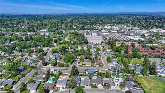 9317 Dovewood Ct, Orangevale, CA 95662