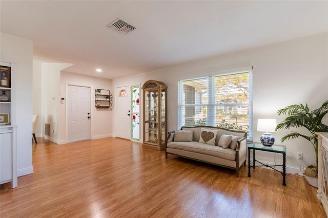 8194 124TH TERRACE, Largo, FL 33773