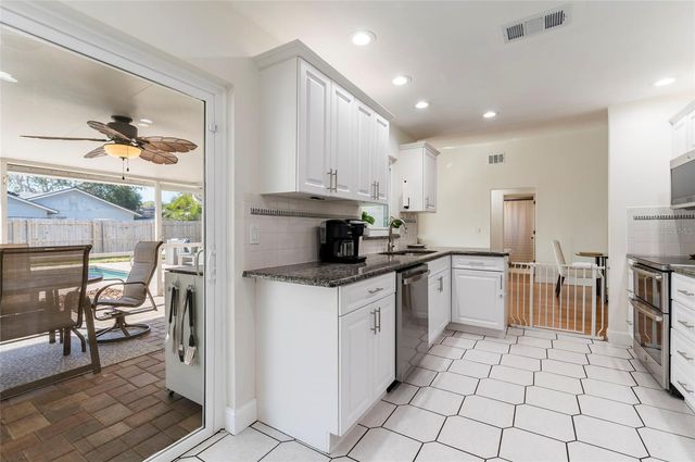 8194 124TH TERRACE, Largo, FL 33773