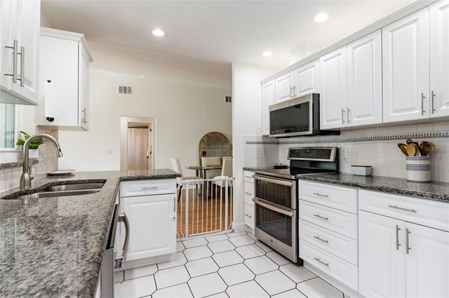 8194 124TH TERRACE, Largo, FL 33773