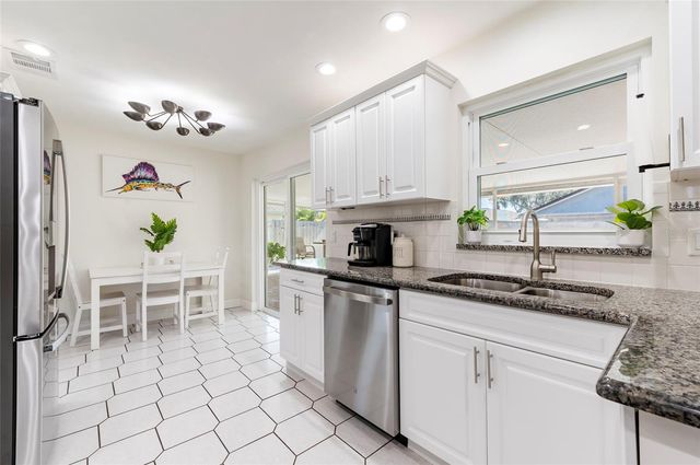 8194 124TH TERRACE, Largo, FL 33773