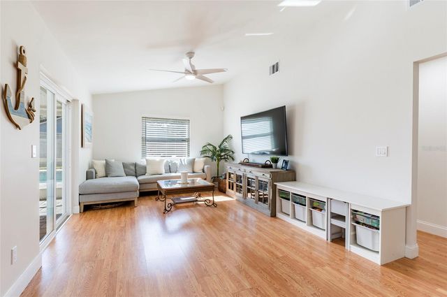 8194 124TH TERRACE, Largo, FL 33773