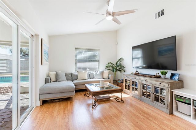 8194 124TH TERRACE, Largo, FL 33773