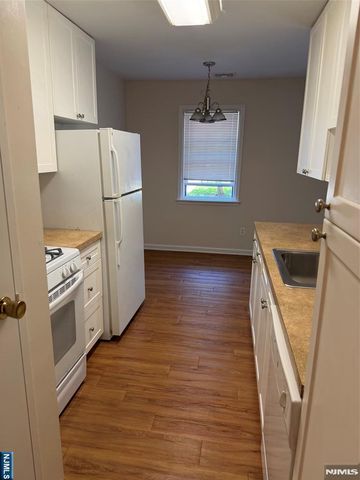 352 Sutton Place 352, Norwood, NJ 07648