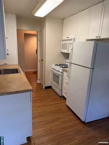 352 Sutton Place 352, Norwood, NJ 07648