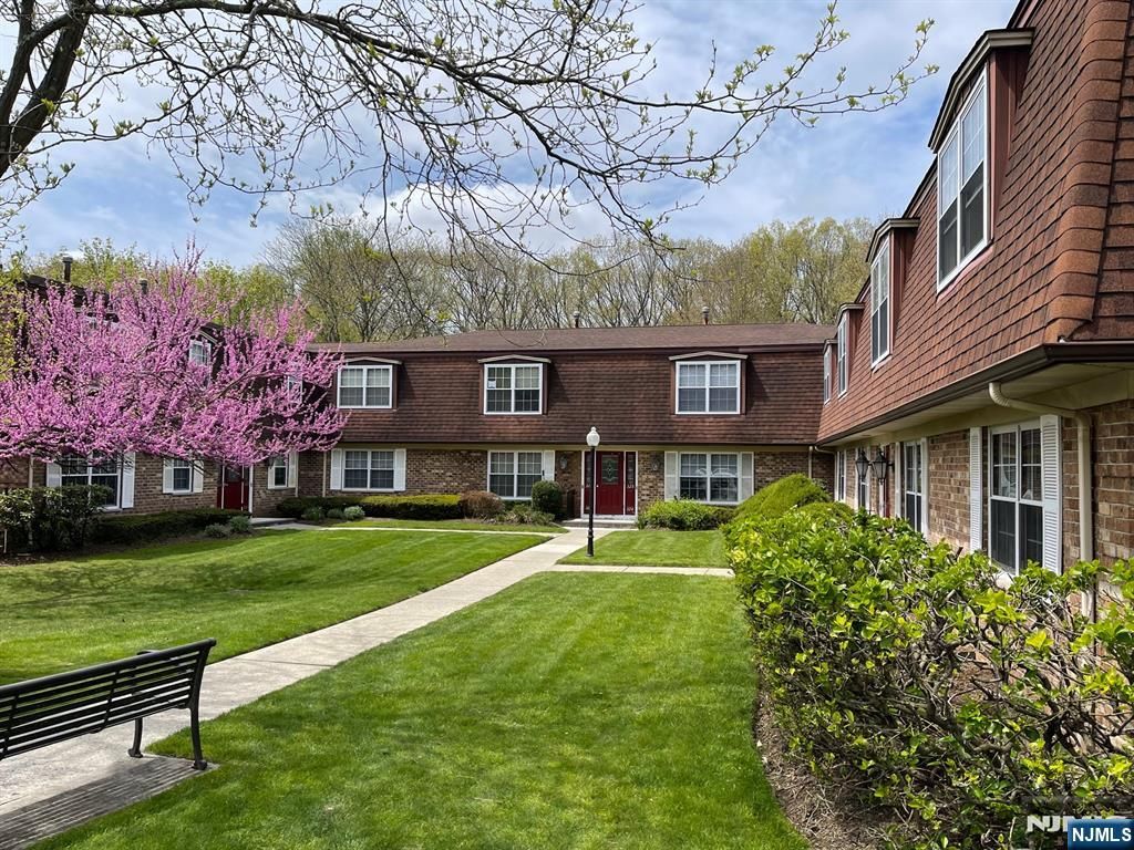 352 Sutton Place 352, Norwood, NJ 07648