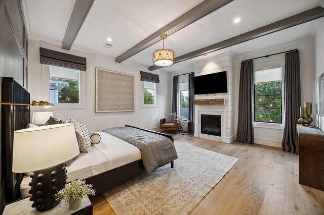 217 W 10th Street, Houston, TX 77008