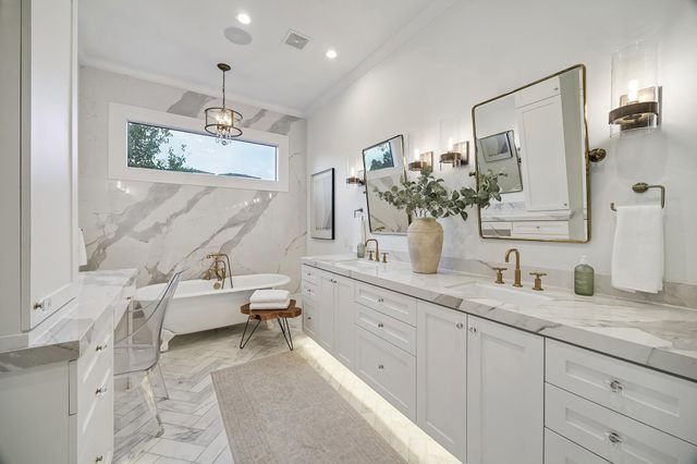 217 W 10th Street, Houston, TX 77008