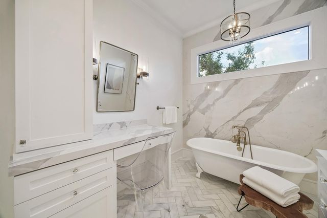 217 W 10th Street, Houston, TX 77008