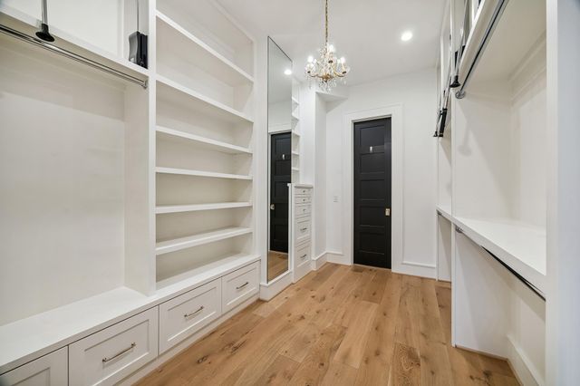 217 W 10th Street, Houston, TX 77008