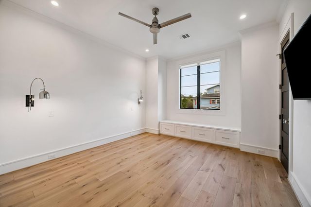 217 W 10th Street, Houston, TX 77008