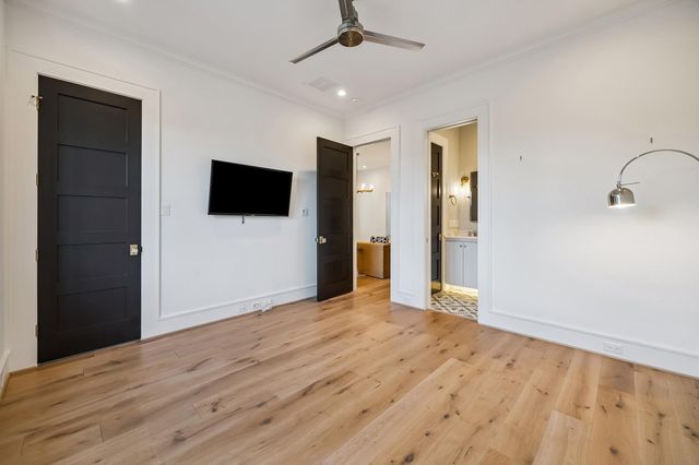 217 W 10th Street, Houston, TX 77008