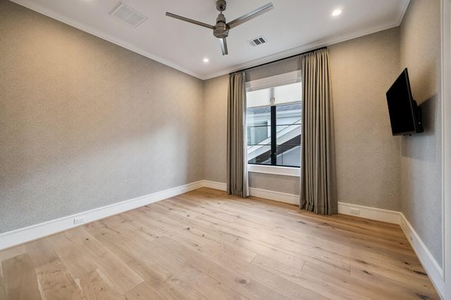 217 W 10th Street, Houston, TX 77008