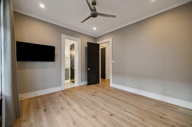 217 W 10th Street, Houston, TX 77008