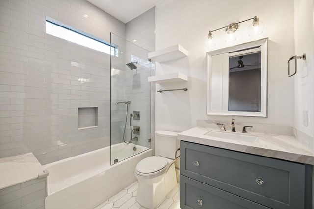 217 W 10th Street, Houston, TX 77008