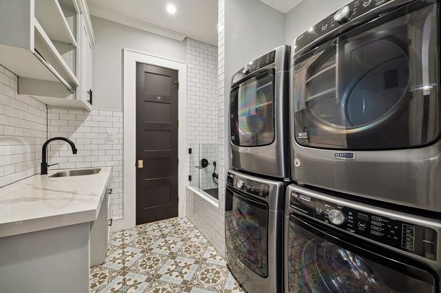 217 W 10th Street, Houston, TX 77008