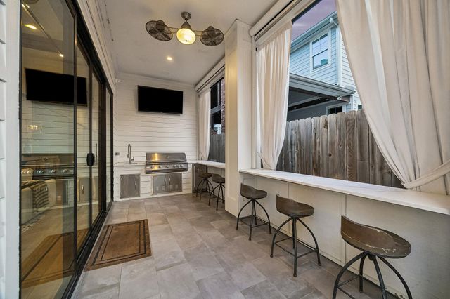 217 W 10th Street, Houston, TX 77008