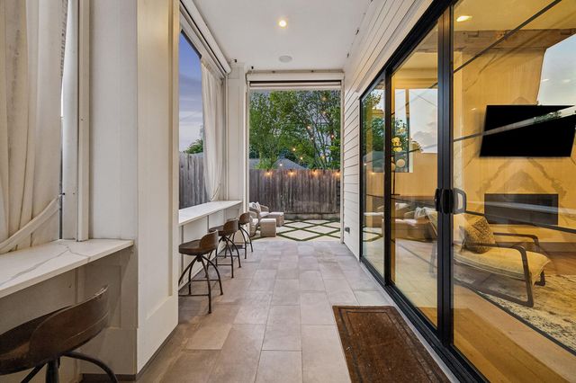 217 W 10th Street, Houston, TX 77008